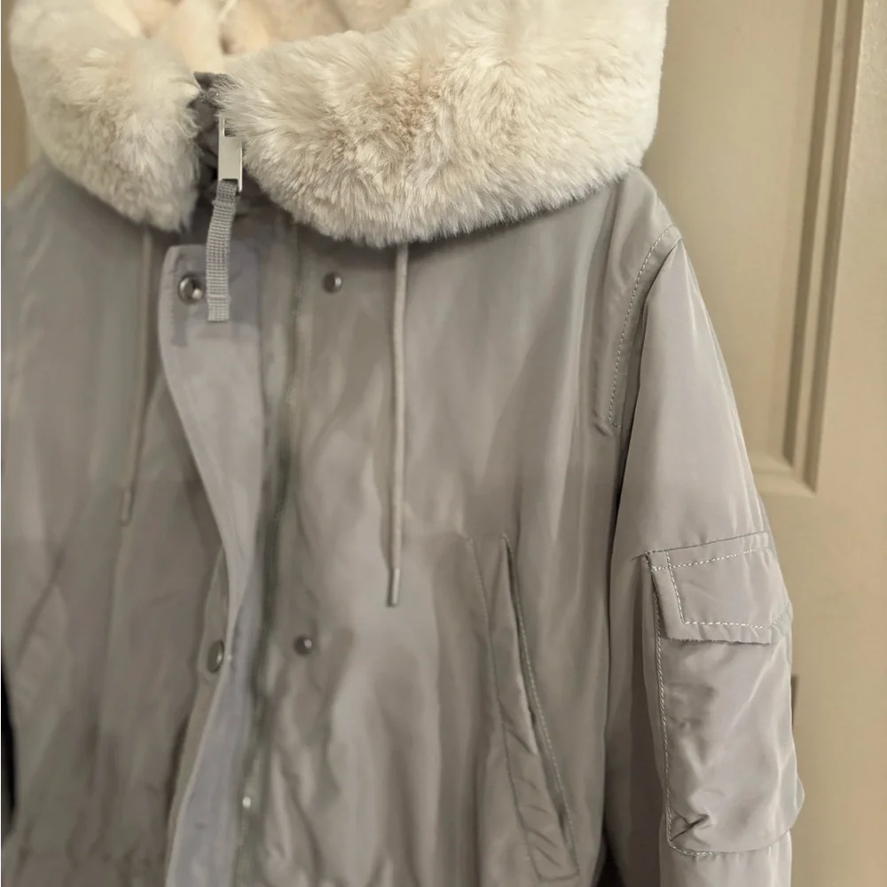 GAP Women's Parka with Faux Fur Collar - Picture 2 of 11
